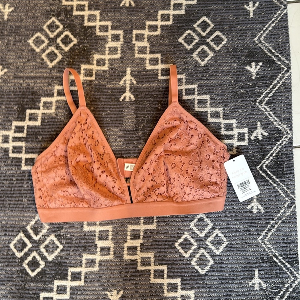 Lively Busty Bralette Shell Pink Lace Bra Adjustable Straps - Picture 4 of 7